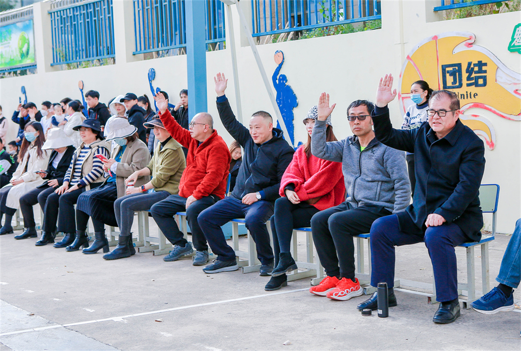 教师配合举手_副本 教师配合举手_副本