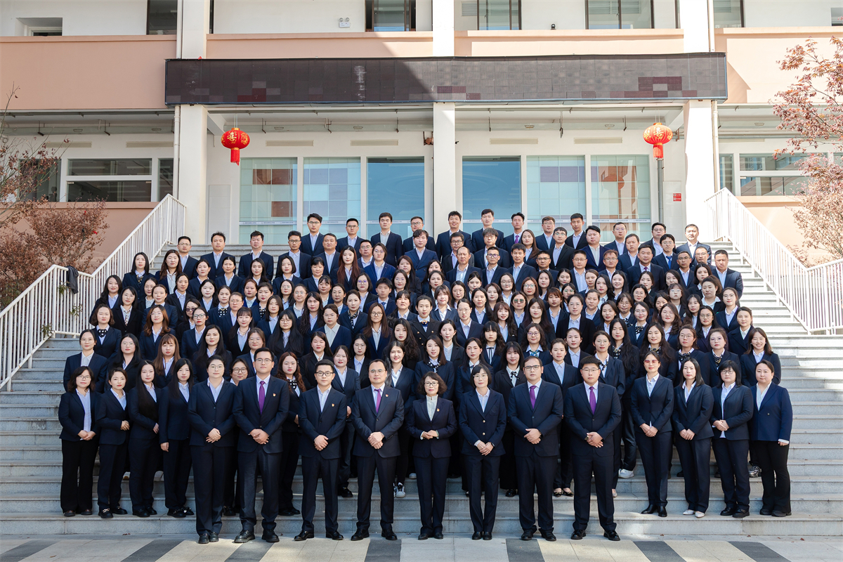 爱岗敬业  积极奉献  素质精良