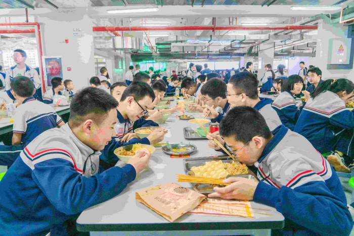 学生就餐