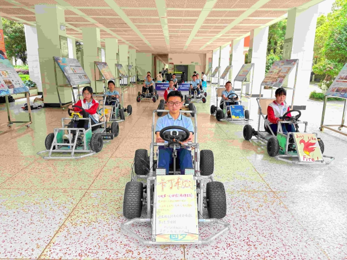 每年举行涵盖七大模块上千科创作品的校园科技节