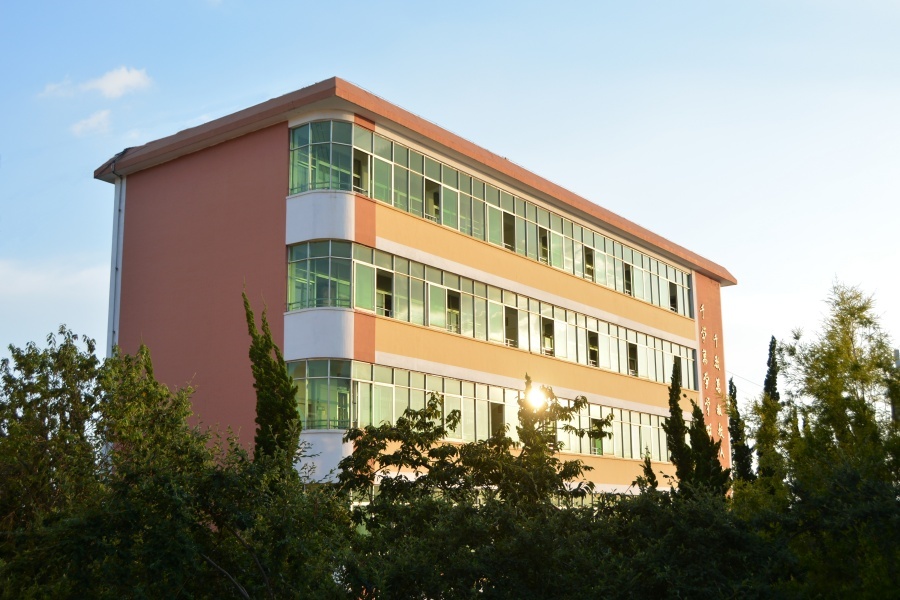 呈贡区育才学校：用父母心办教育