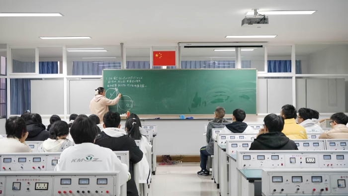 f502e93b351b929465ef31f745898281