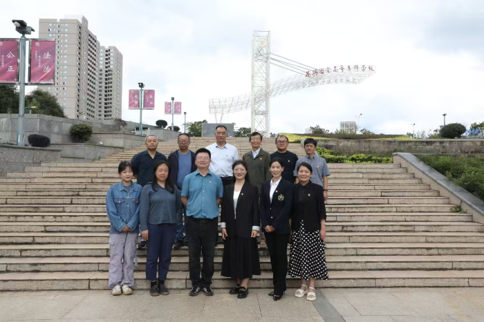 建筑工程技术专业教师党员合影