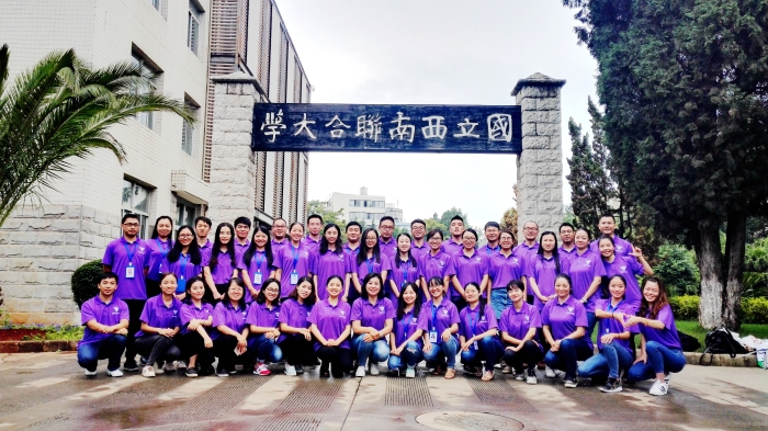 学校教师访问联大旧址