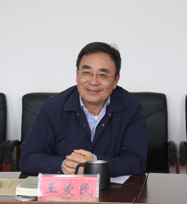 王爱民校长(云南省特级教师 、云南省一级校长工作室主持人、昆明市首届名校长、昆明市首届生物学科带头人、昆明市有卓越贡献的教育工作者 原云大附中呈贡校区校长) 王爱民校长(云南省特级教师 、云南省一级校长工作室主持人、昆明市首届名校长、昆明市首届生物学科带头人、昆明市有卓越贡献的教育工作者 原云大附中呈贡校区校长)