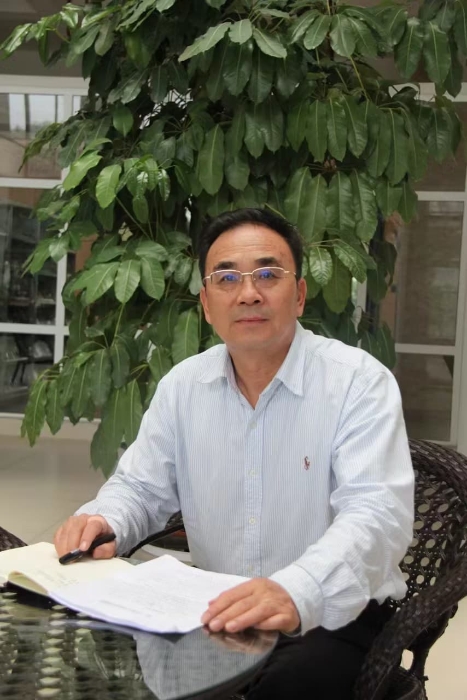 云南省特级教师 、云南省一级校长工作室主持人、昆明市首届名校长、昆明市首届生物学科带头人、昆明市有卓越贡献的教育工作者 王爱民 云南省特级教师 、云南省一级校长工作室主持人、昆明市首届名校长、昆明市首届生物学科带头人、昆明市有卓越贡献的教育工作者 王爱民