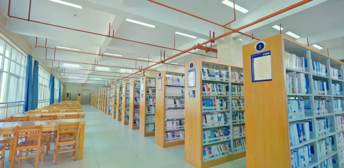 16图书馆内.webp 16图书馆内.webp