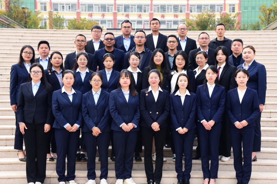 市区级学科带头人及骨干教师 (1) 市区级学科带头人及骨干教师 (1)