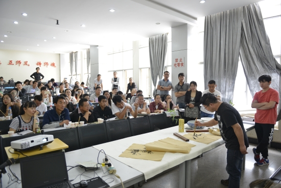 7、著名画家满江红老师来我校授课 7、著名画家满江红老师来我校授课