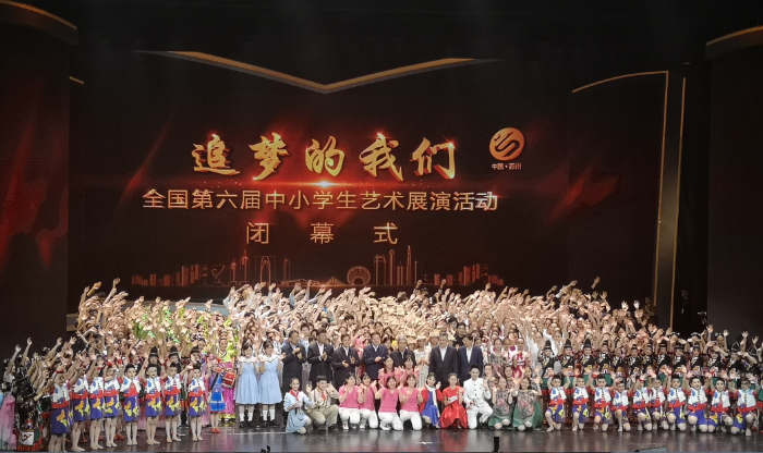 3、学校合唱团参加全国第六届中小学生艺术展演活动 3、学校合唱团参加全国第六届中小学生艺术展演活动