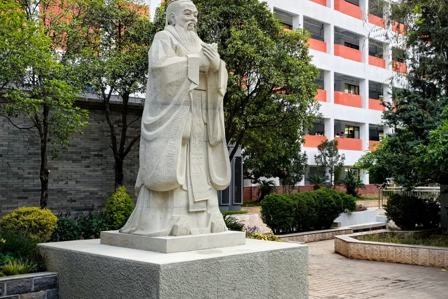 环城南路孔子像2 (1) 环城南路孔子像2 (1)