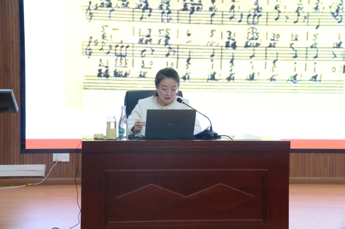 图1-2 爱国大讲坛-万钰莹 图1-2 爱国大讲坛-万钰莹