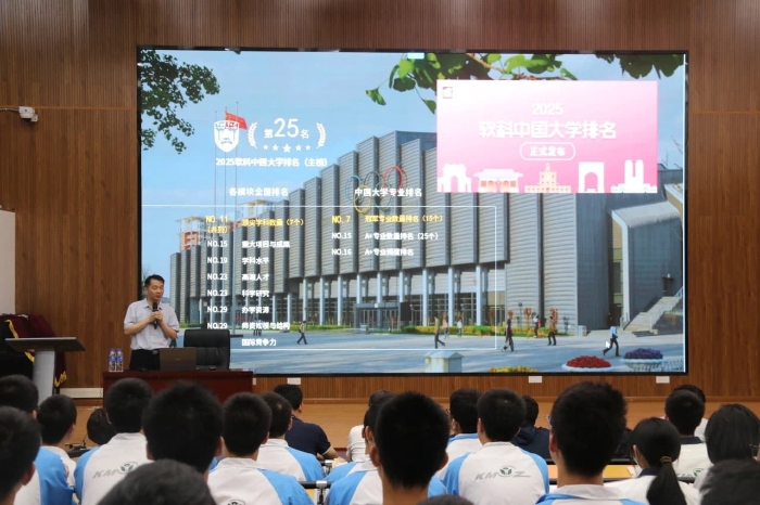 图2-2 科技大讲坛 图2-2 科技大讲坛