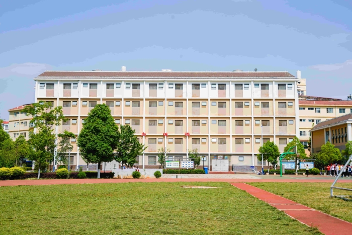 图8 校园环境-学生宿舍楼