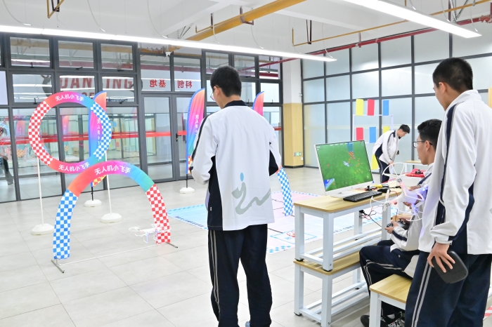 编程控翼、智驭航机的科创实践 编程控翼、智驭航机的科创实践