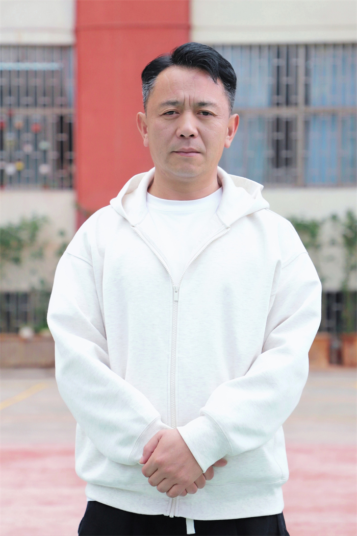 初中道德与法治、备课组长:王 鸥 初中道德与法治、备课组长:王 鸥