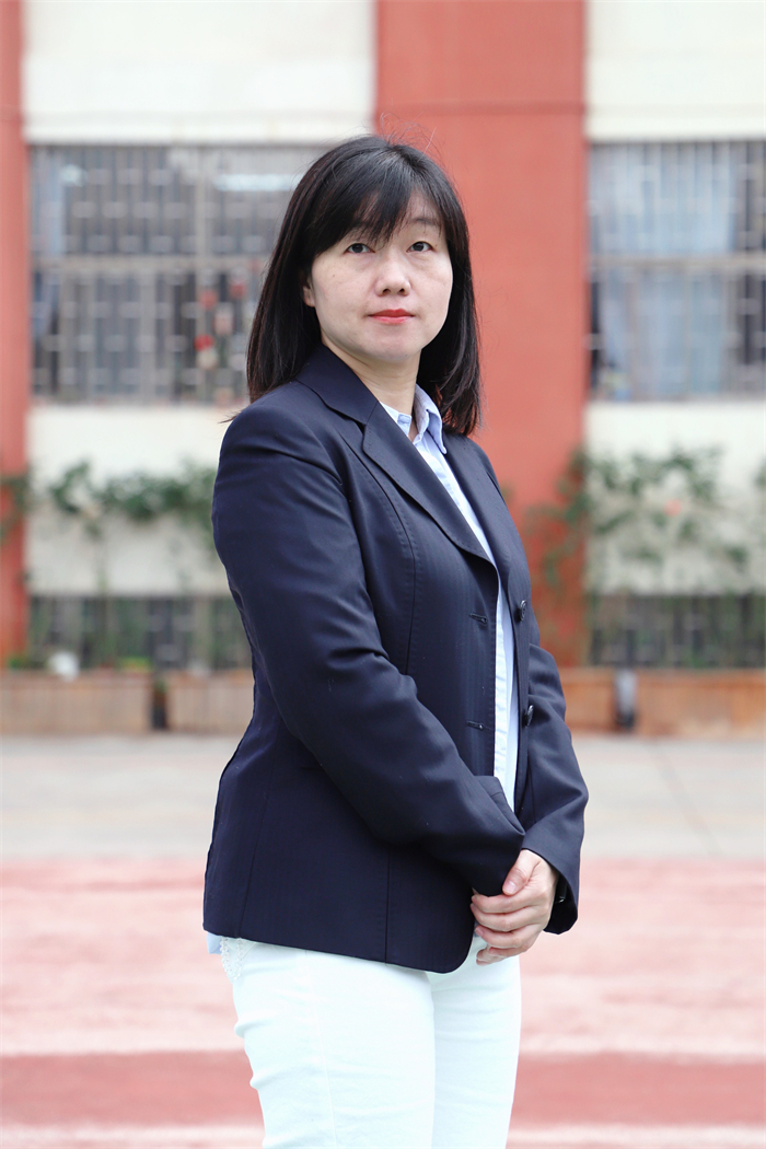 初中化学、区级学科带头人、区级优秀教师、市级命题大赛一等奖:罗志敏 初中化学、区级学科带头人、区级优秀教师、市级命题大赛一等奖:罗志敏