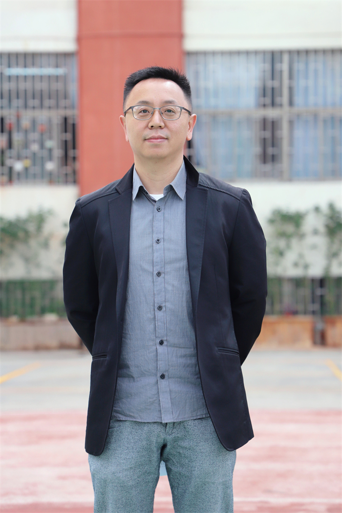 初中历史、市级学科带头人、西山区兼职教研员、教研组长:徐弦钰 初中历史、市级学科带头人、西山区兼职教研员、教研组长:徐弦钰