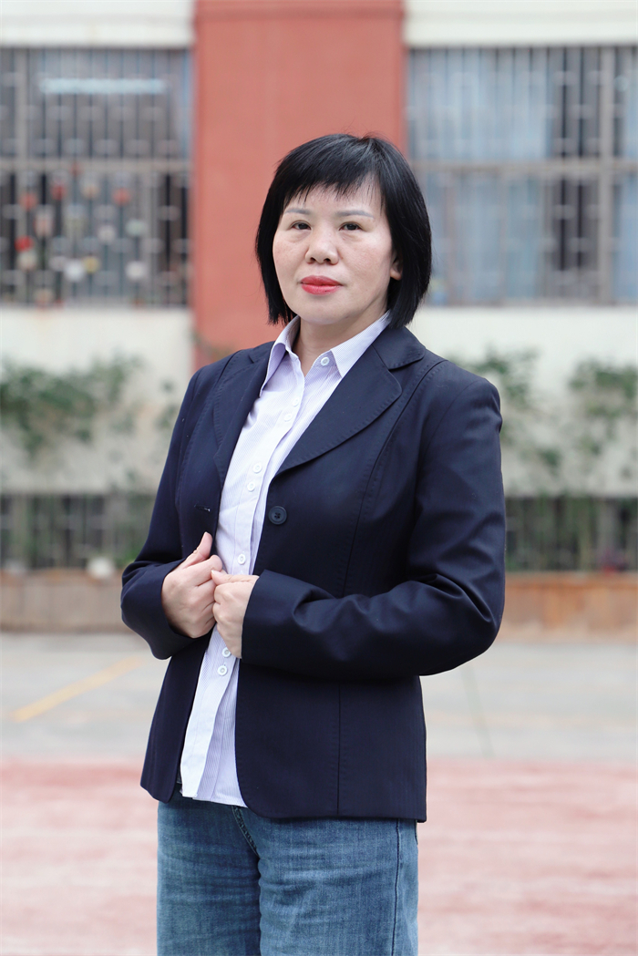 初中数学、区级骨干教师、课赛国家级一等奖、论文省级一等奖:李永波 初中数学、区级骨干教师、课赛国家级一等奖、论文省级一等奖:李永波