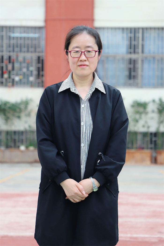 初中数学、区级骨干教师:郑兆琼 初中数学、区级骨干教师:郑兆琼