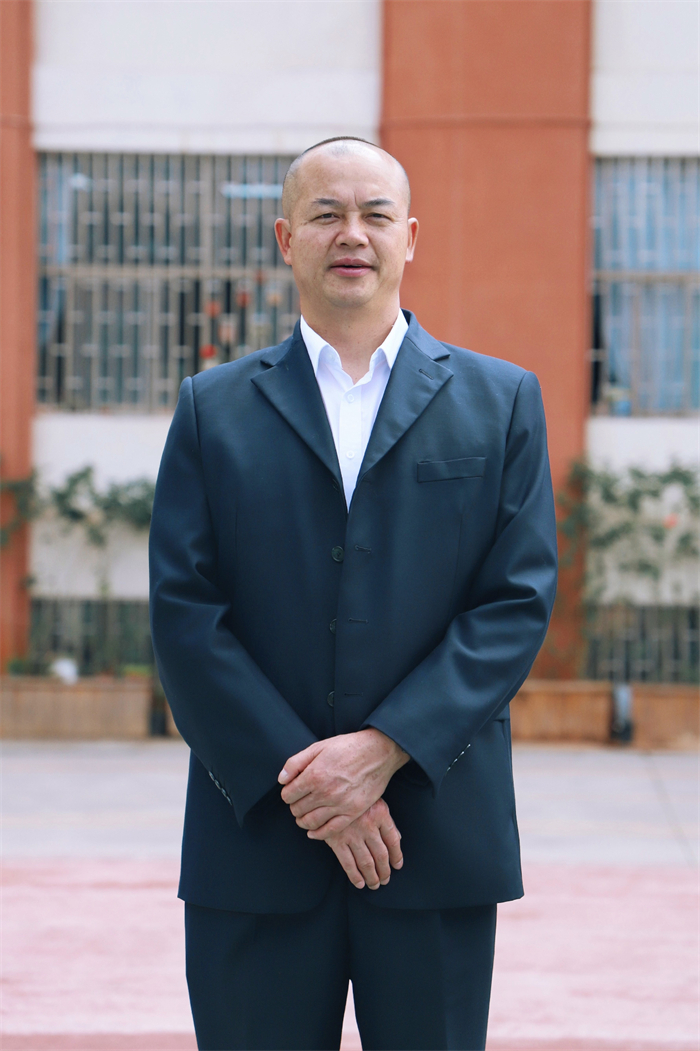 初中体育、区级学科带头人、区级优秀教师、先进教育工作者:余勇 初中体育、区级学科带头人、区级优秀教师、先进教育工作者:余勇