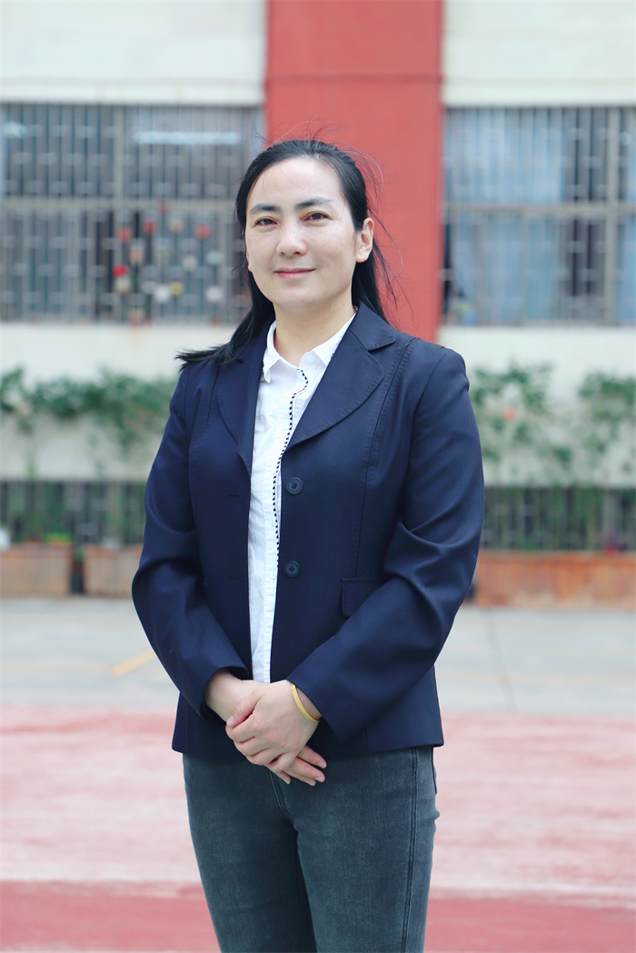 初中语文、区级骨干教师、区级优秀教师文、年级组长:李宏 初中语文、区级骨干教师、区级优秀教师文、年级组长:李宏