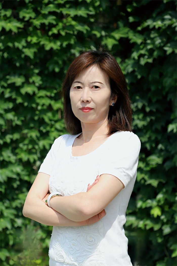 初中语文、市级骨干教师、区级学科带头人、工作室主持人:胡珊珊 初中语文、市级骨干教师、区级学科带头人、工作室主持人:胡珊珊