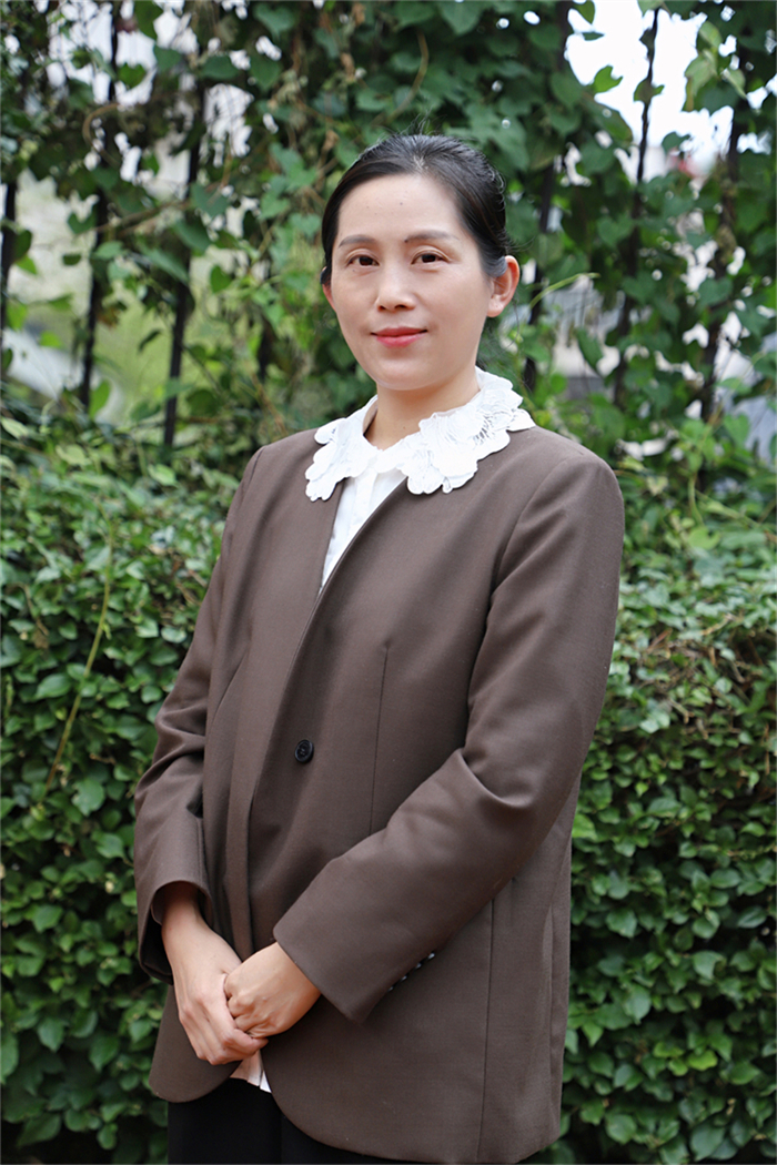 高中语文、区级学科带头人、区级先进教育工作者、课赛市级一等奖:唐燕 高中语文、区级学科带头人、区级先进教育工作者、课赛市级一等奖:唐燕