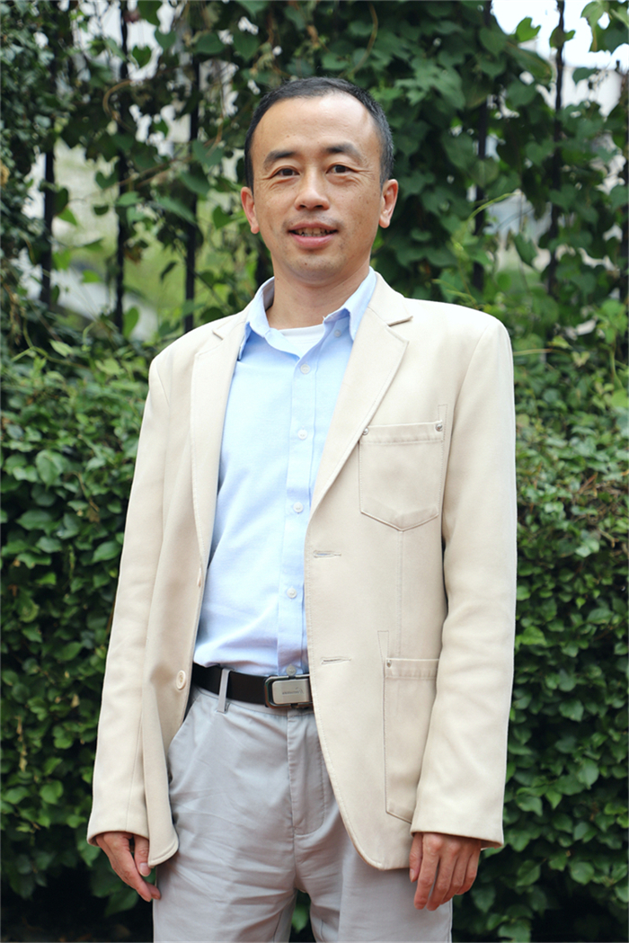 高中语文、市级骨干教师、区级学科带头人:朱强 高中语文、市级骨干教师、区级学科带头人:朱强