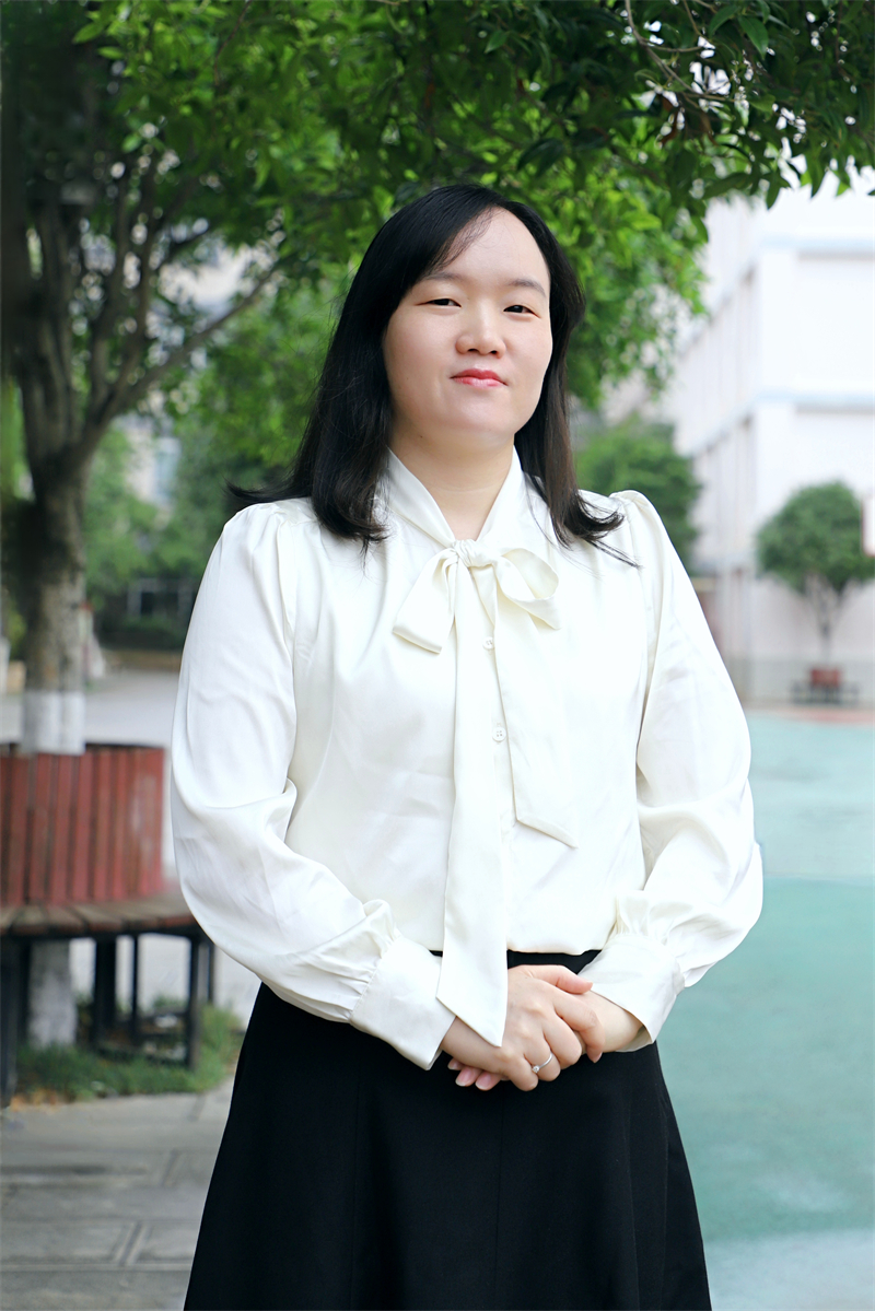 高中思政、区级学科带头人、课赛市级一等奖、论文市级一等奖:罗蔓 高中思政、区级学科带头人、课赛市级一等奖、论文市级一等奖:罗蔓