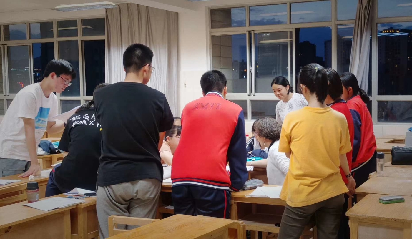 我们培养的是积极思考和勤学好问的学生 (1) (1) 我们培养的是积极思考和勤学好问的学生 (1) (1)