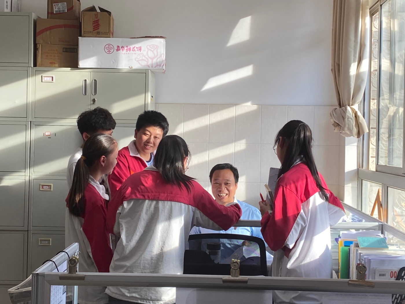 我们培养的是积极思考和勤学好问的学生 (2) (1) 我们培养的是积极思考和勤学好问的学生 (2) (1)