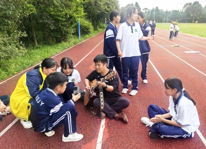 活动 (32) 活动 (32)