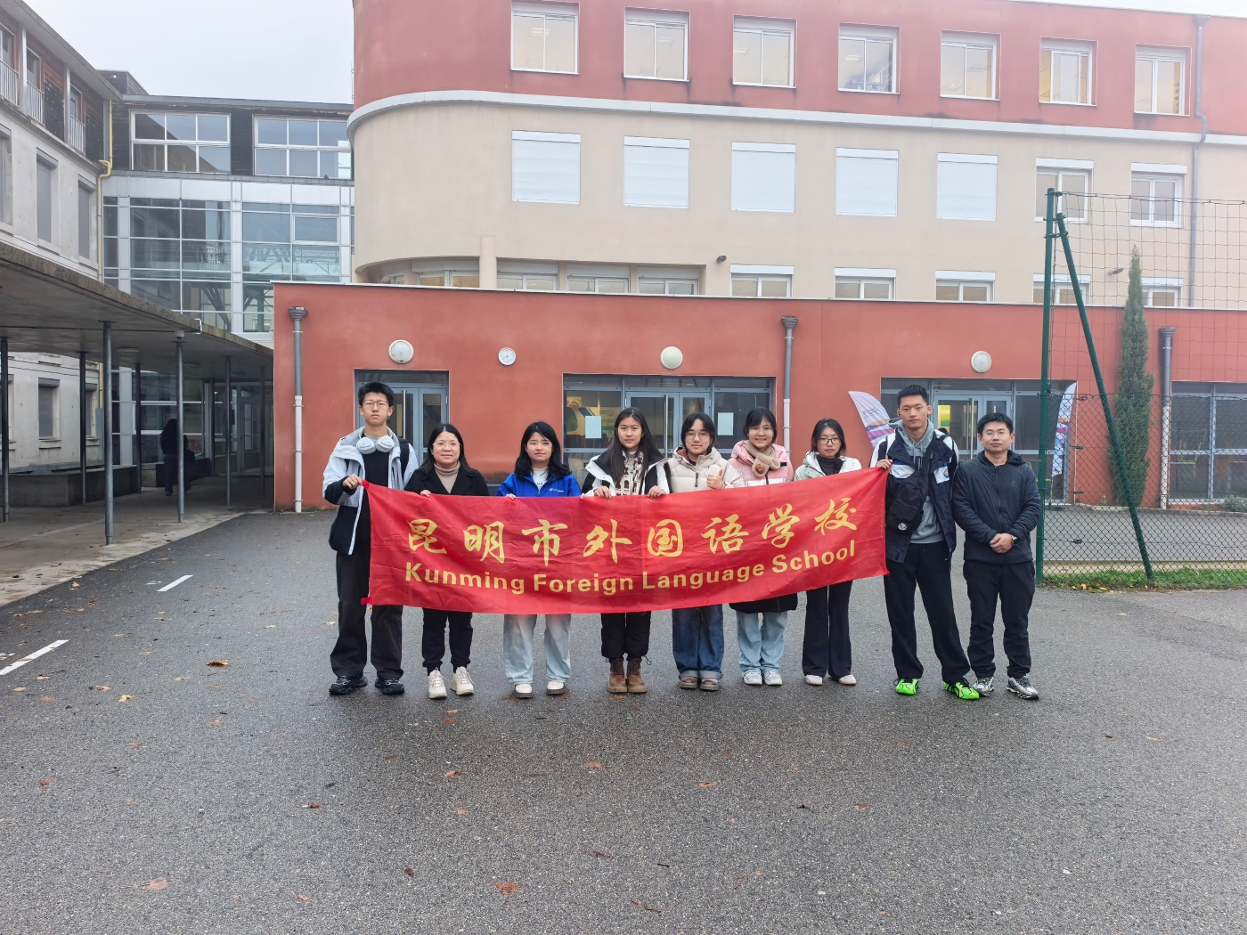 圣维克多校园合影 (1) 圣维克多校园合影 (1)