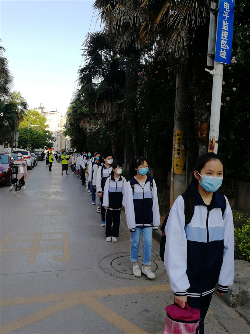 学生有序上学 学生有序上学