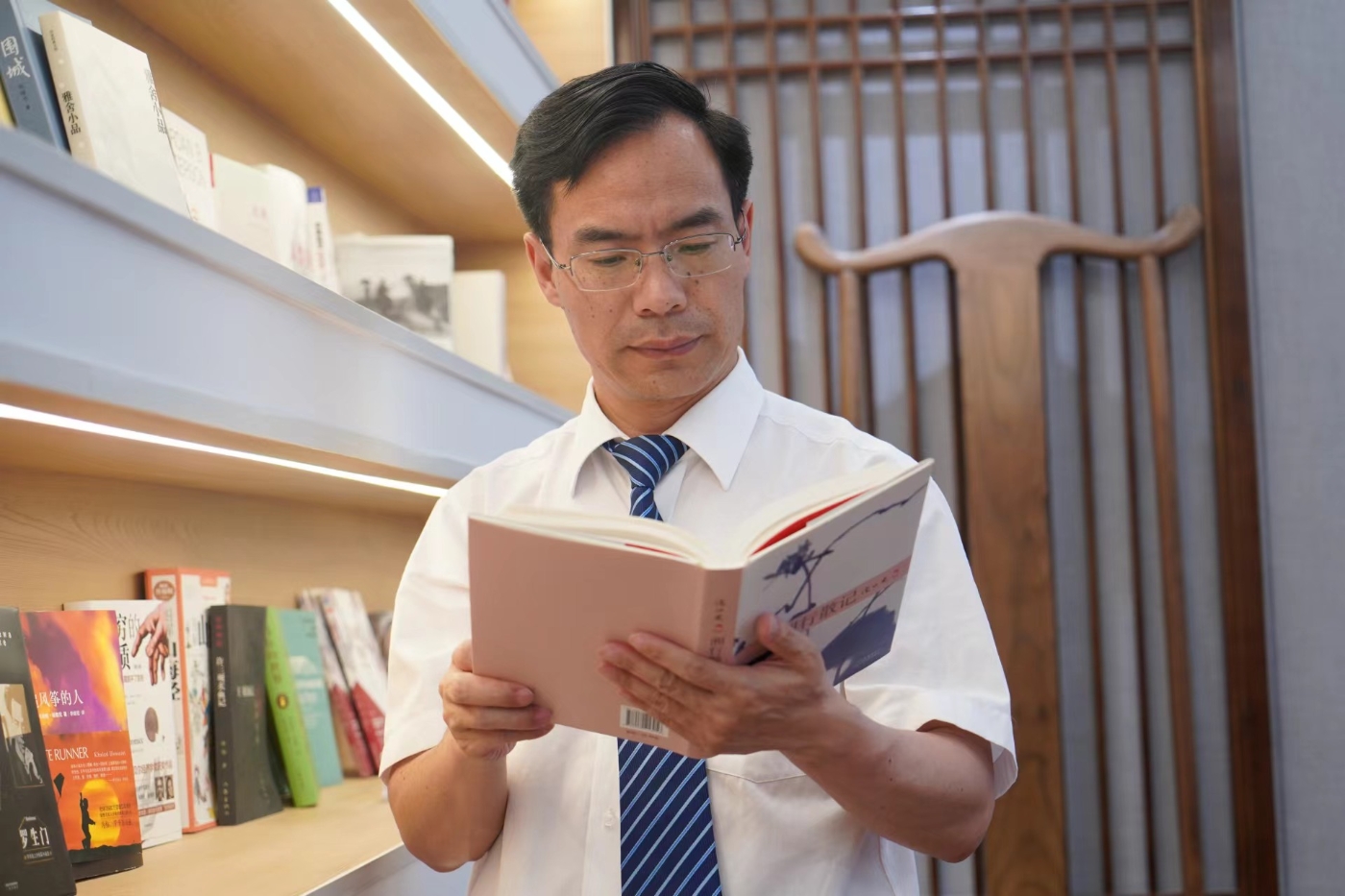 校长施铁1