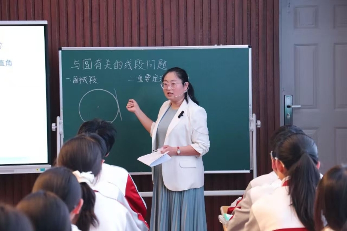 “渝昆联动强教学”教研活动——数学学科专家展示课 “渝昆联动强教学”教研活动——数学学科专家展示课
