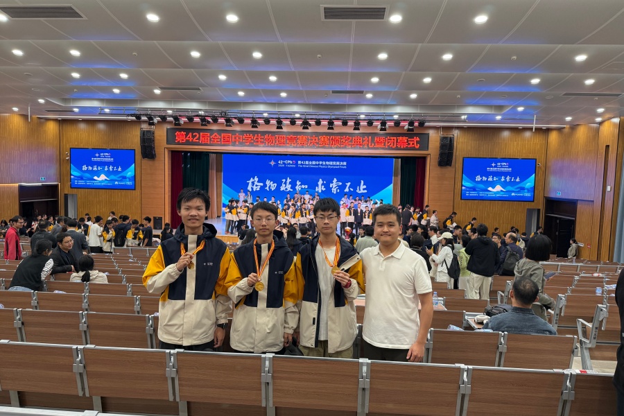 带队教练与学生合照 (1) 带队教练与学生合照 (1)