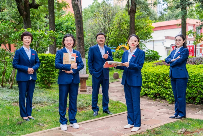 语文学科教师合影 语文学科教师合影
