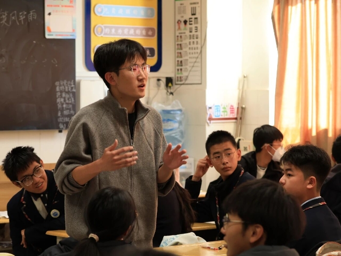 徐昱升-刘明伯在上课 徐昱升-刘明伯在上课