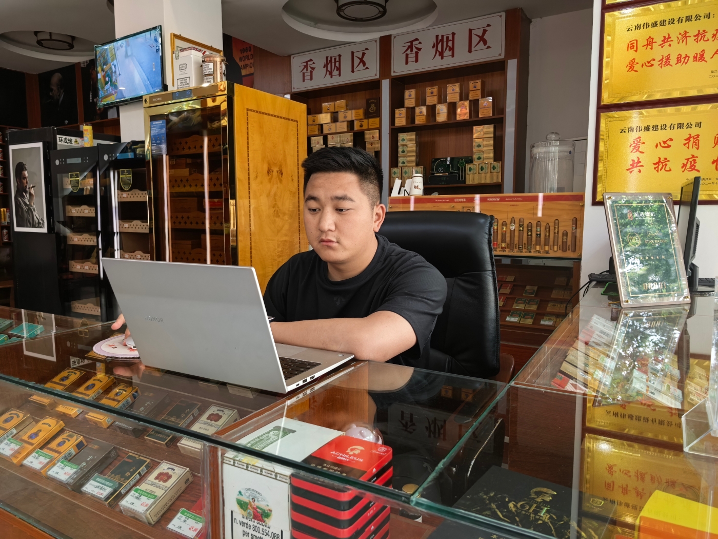 寸待虎工作照 寸待虎工作照