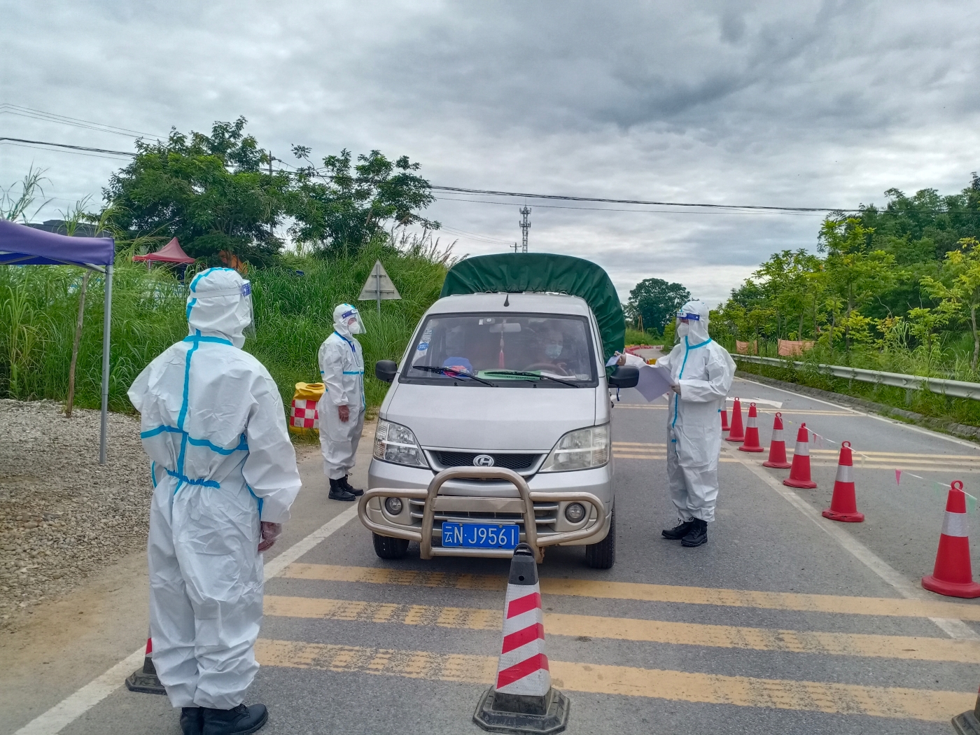 李耀武带禄劝县民兵在瑞丽边境卡点参加疫情防控5 李耀武带禄劝县民兵在瑞丽边境卡点参加疫情防控5