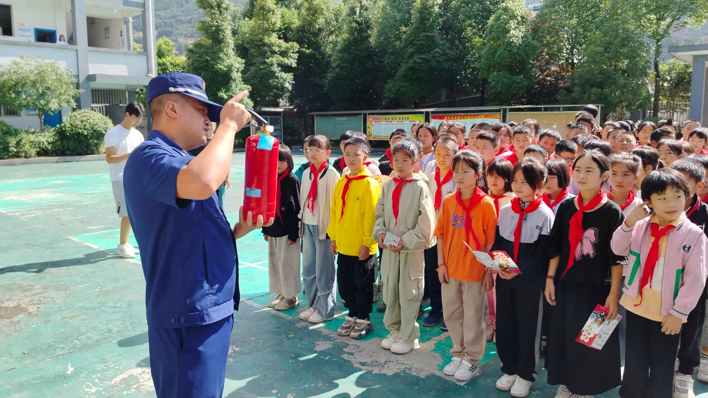 魏成阳为辖区小学开展消防安全宣传图片 魏成阳为辖区小学开展消防安全宣传图片